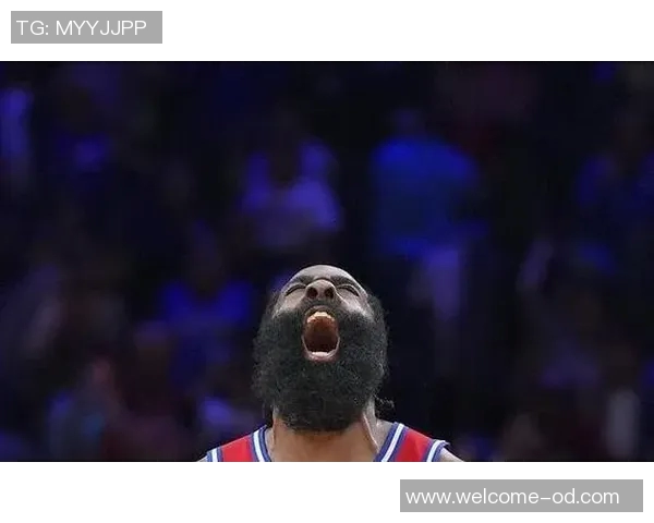 哈登首节表现起伏不定9投4中贡献12分4篮板1助攻但失误频频影响球队节奏